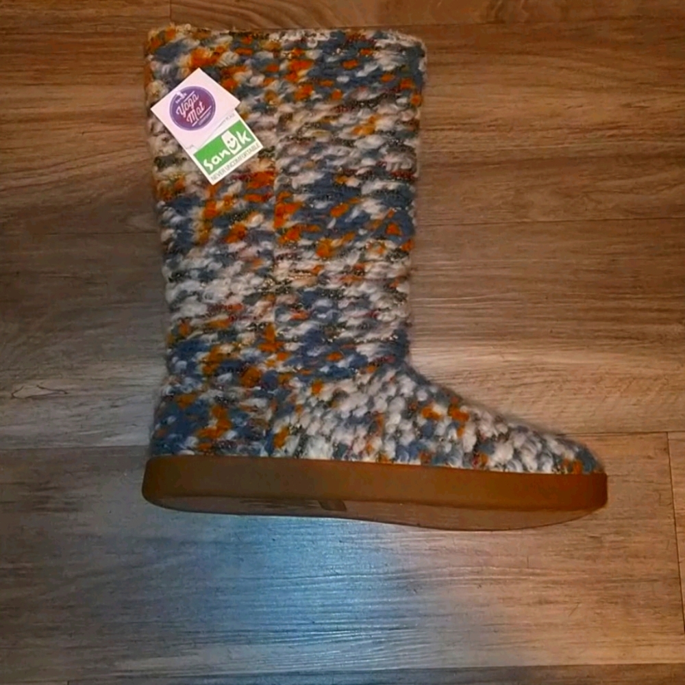 Sanuk boots women 11